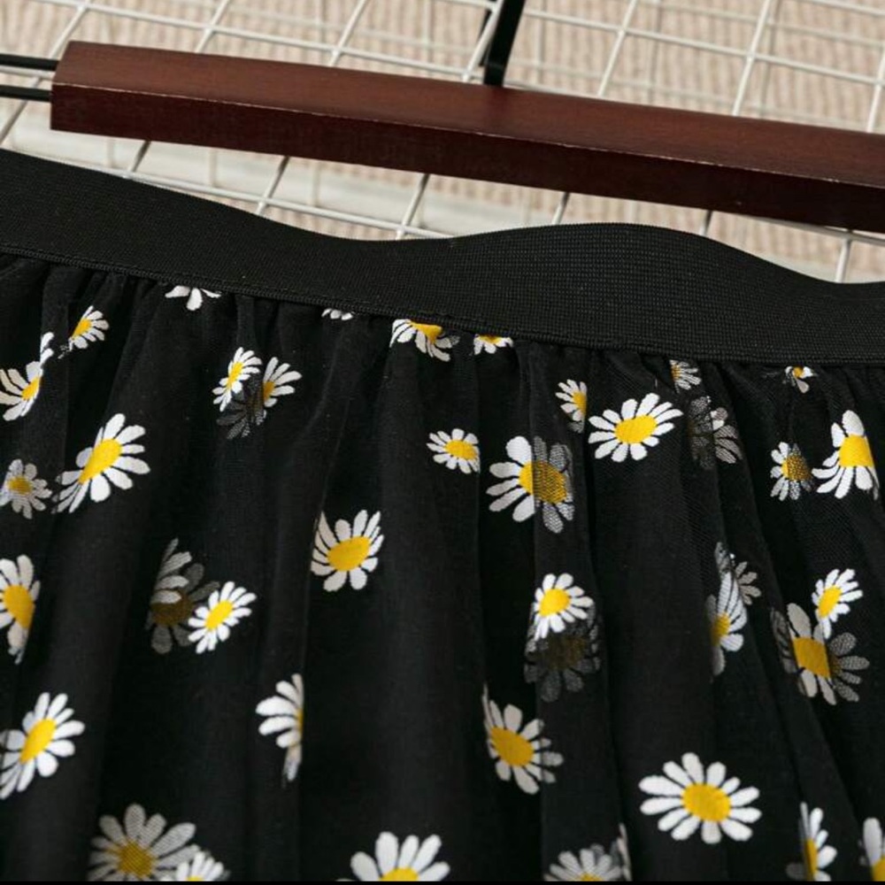 🌼 PLUS Tulle Skirt 🌼 - Picture 2 of 4
